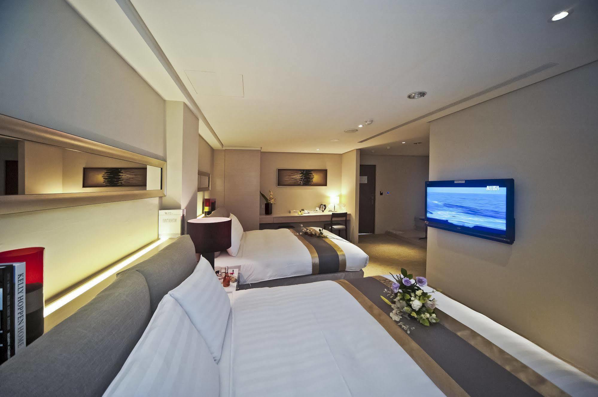Herz Motel Taichung Exterior photo