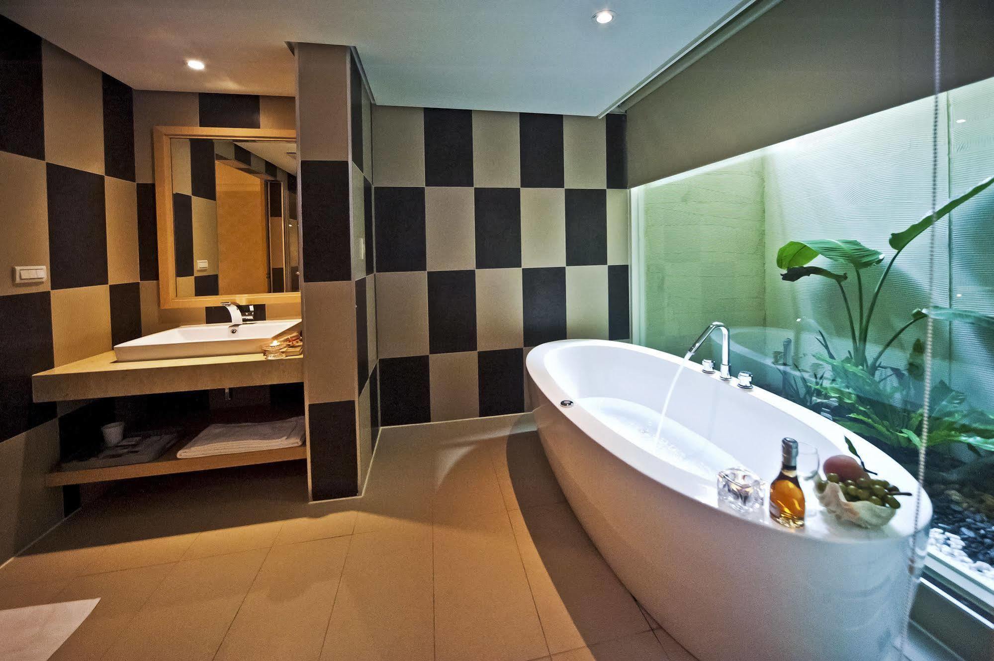 Herz Motel Taichung Exterior photo
