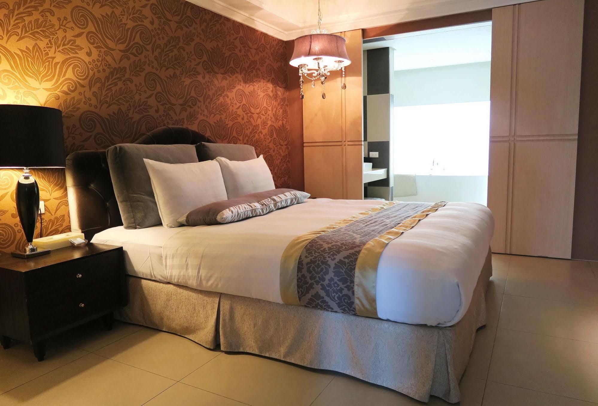 Herz Motel Taichung Exterior photo