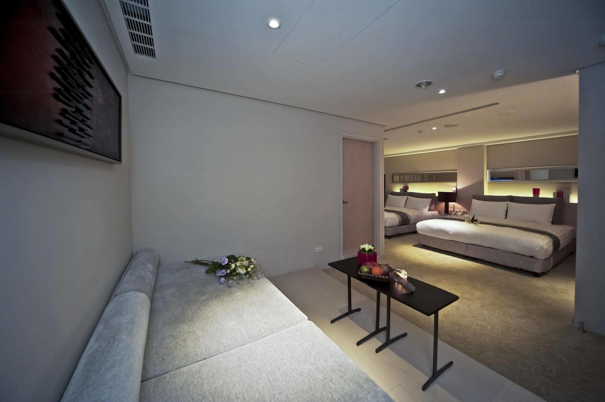 Herz Motel Taichung Exterior photo